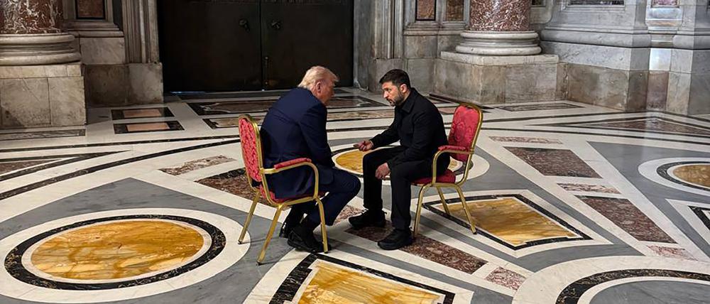 Wurde hier der Rohstoff-Deal final ausgehandelt? US-Präsident Donald Trump (78) und der ukrainische Präsident Wolodymyr Selensky (47) am Rande der Trauerfeier für Papst Franziskus am vergangenen Wochenende.