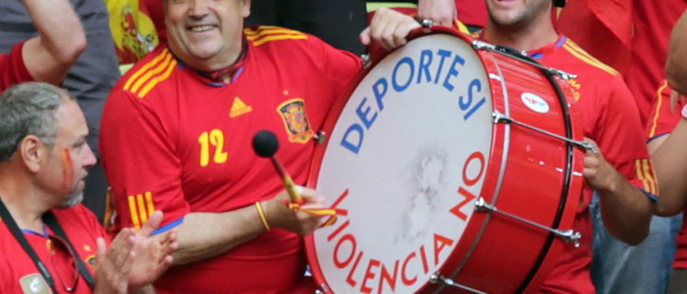 Manolo el del Bombo ist nach schwerer Krankheit im Alter von 76 Jahren gestorben. Er war der wohl berühmteste Fußballfan der Welt. 