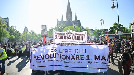 Linke Proteste starten am Südstern in Kreuzberg.