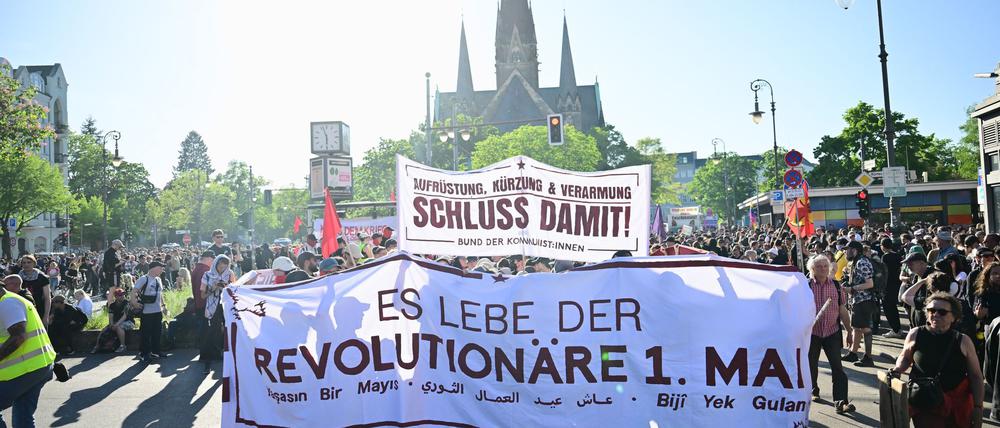 Linke Proteste starten am Südstern in Kreuzberg.