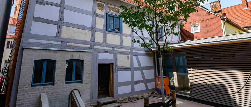 Das frisch sanierte Fachwerkhaus in Beeskow soll den Nachlass des Schriftstellers Günter de Bruyn beherbergen. Es ist Sitz der nach dem Autor benannten Stiftung.