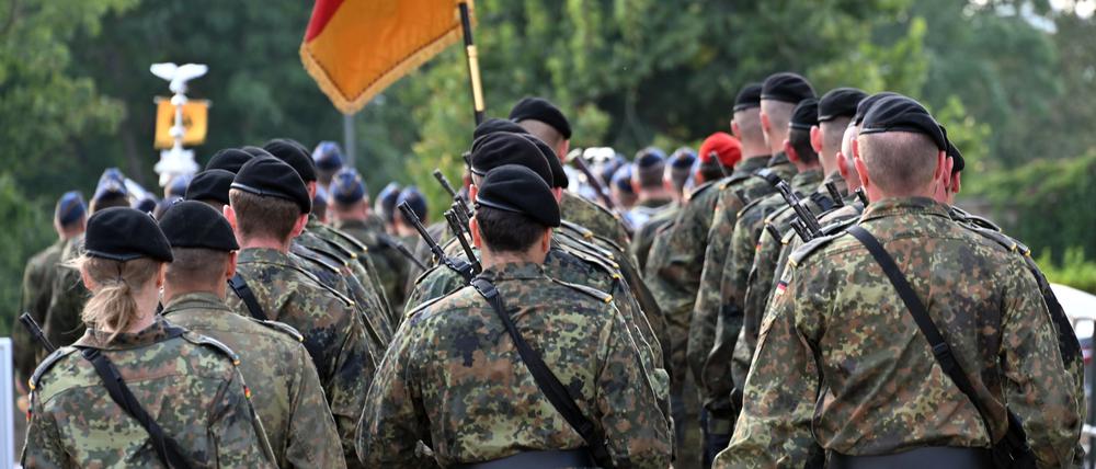 Soldatinnen und Soldaten sind auf dem Erfurter Petersberg angetreten.