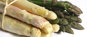 Spargel enthält Asparagusinsäure, dessen Abbauprodukte zu müffelndem Urin führen.