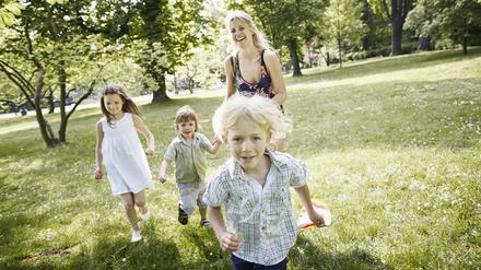 Wer Kinder hat, erzählt in der Regel irgendwann selbst von ihnen. Warum also immer wieder nachfragen?