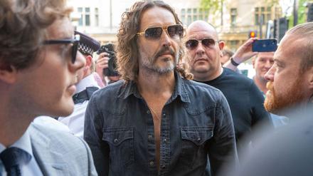 Der Auftritt von Russell Brand vor Gericht war schnell wieder vorbei.