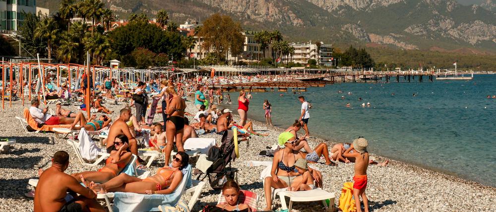 Die Strände von Antalya werden immer voller.