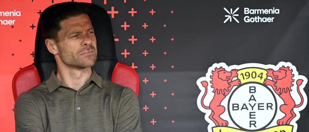 Noch sitzt Xabi Alonso bei Bayer Leverkusen auf der Trainerbank.