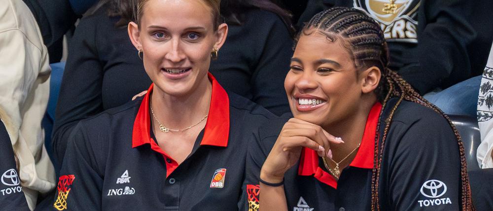Die WNBA-Champions Leonie Fiebich (l.) und Nyara Sabally werden zum Auftakt der EM-Vorbereitung fehlen.
