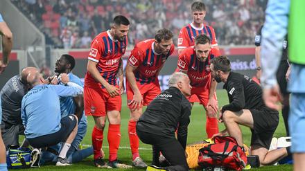 Kevin Müller musste behandelt werden.