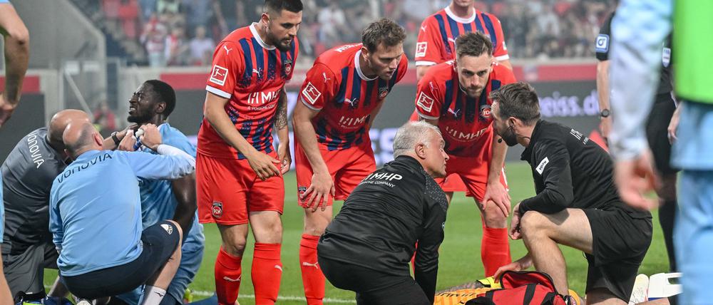 Kevin Müller musste behandelt werden.