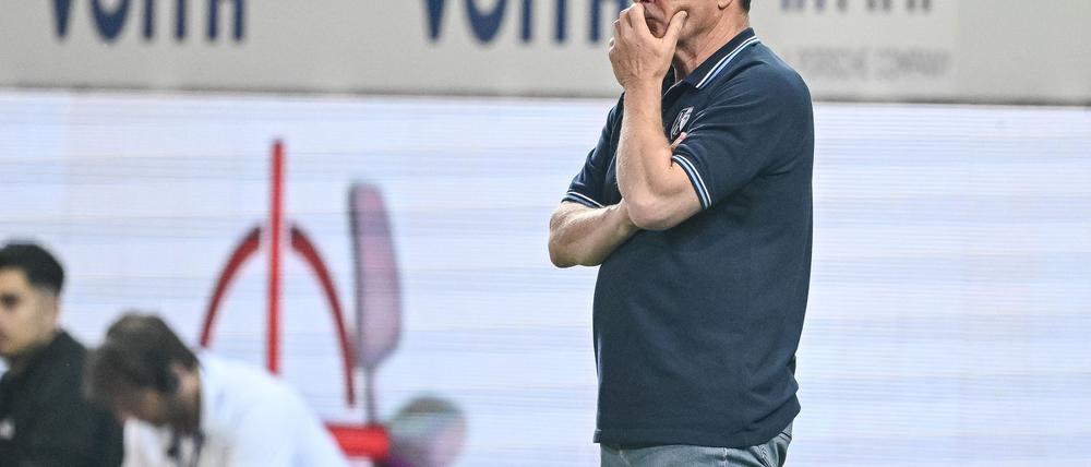 Dieter Hecking bleibt auch im Abstiegsfall.