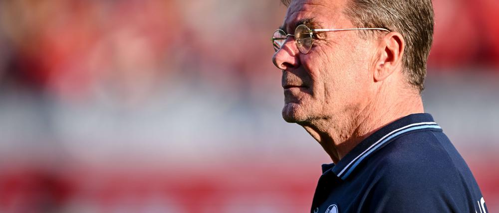 Dieter Hecking bleibt auch im Falle eines Abstiegs beim VfL Bochum.