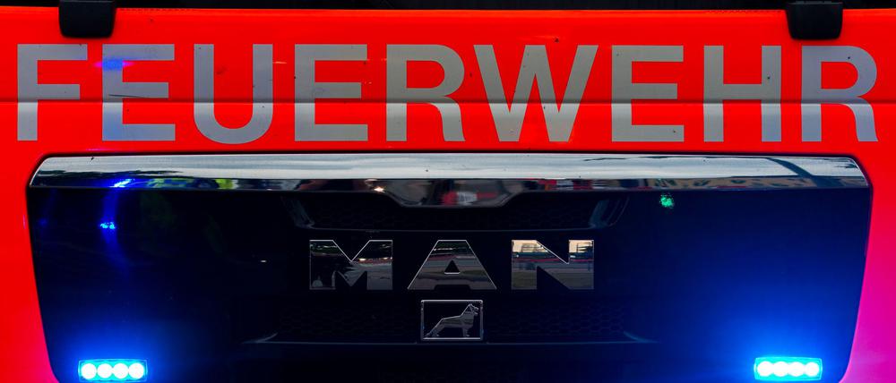 Sechs Autos brennen auf Autohaus-Gelände in Berlin. (Symbolbild)