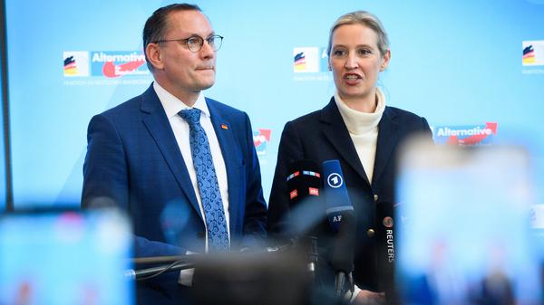 Die wiedergewählten Fraktionsvorsitzenden der AfD, Tino Chrupalla und Alice Weidel äußern sich nach der konstituierenden Sitzung der AfD-Fraktion im Deutschen Bundestag. 