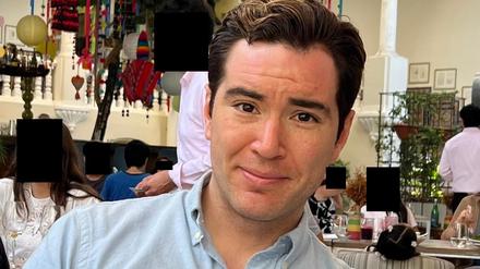 Die Polizei Berlin sucht nach Aleph Christian von Fellenberg Palma. Nach dem Verschwinden des Geschäftsmanns Aleph Christian von Fellenberg Palma am Osterwochenende hat ein Spürhund der Polizei seine Smartwatch im Tiergarten gefunden.
