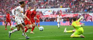Yussuf Poulsen trifft zum 3:3 und sagt damit die Münchner Meisterfeier in Leipzig ab.