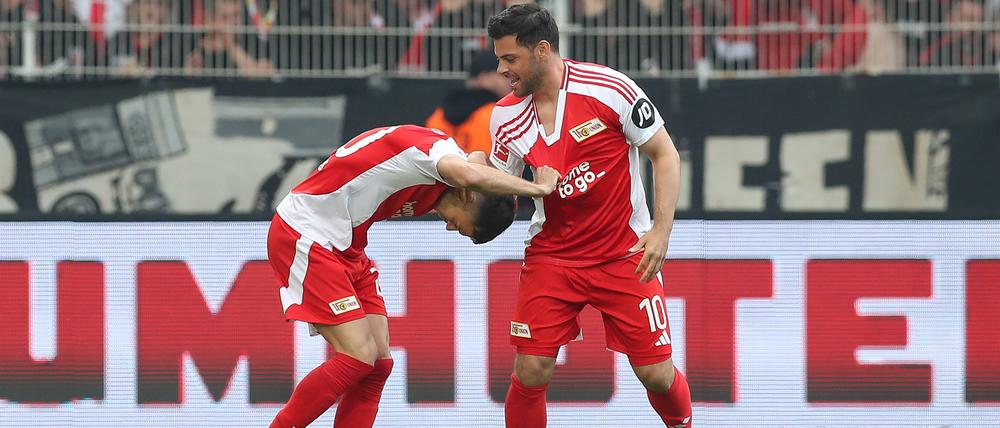 In der 84. Minute schlenzte Joker Benes den Ball mit seinem starken linken Fuß wunderschön in den rechten Winkel. Kollege Kevin Volland bedankte sich für den Punktgewinn bei Benes auf seine Art.
