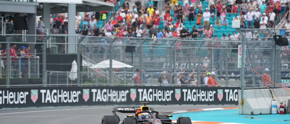 Max Verstappen erlebt seinen ersten Grand Prix als Papa.