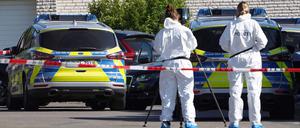 Polizisten untersuchen Anfang 2023 den Tatort.