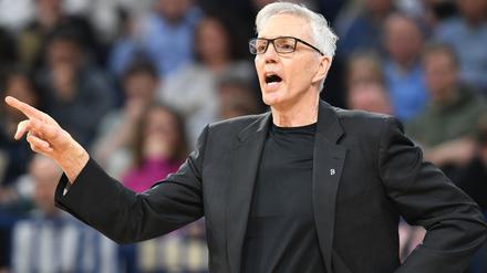 Gordon Herbert und die Bayern-Basketballer sind weiter Erster in der Bundesliga.