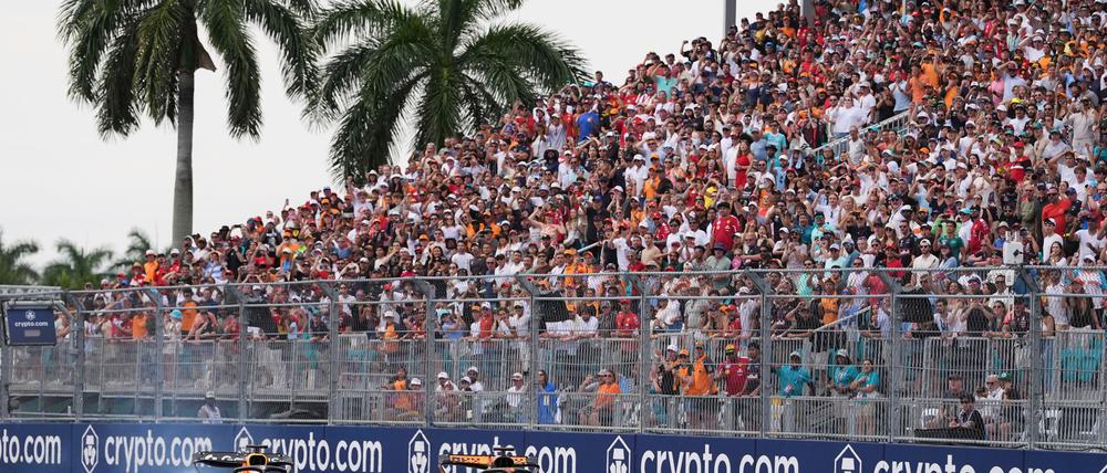 Oscar Piastri (r) ist der Mann der Stunde in der Formel 1.