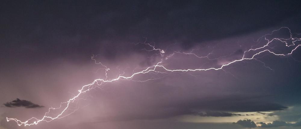 Wie häufig Blitze entstehen, hängt stark vom Wetter ab. (Archivbild)