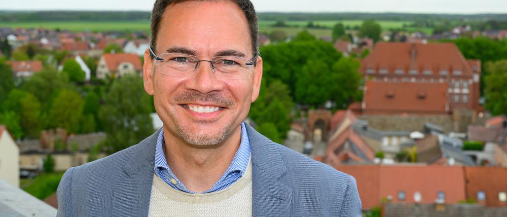 Christian Hartphiel (SPD) setzte sich bei der Bürgermeisterwahl in Templin in der Uckermark gegen den AfD-Bewerber durch.