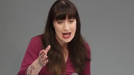 Heidi Reichinnek (Die Linke) spricht in der 213. Plenarsitzung der 20. Legislaturperiode im Deutschen Bundestag.