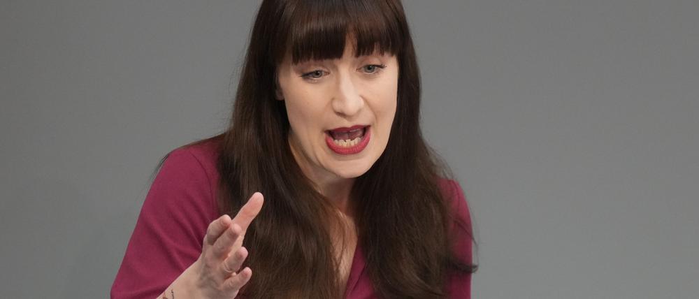 Heidi Reichinnek (Die Linke) spricht in der 213. Plenarsitzung der 20. Legislaturperiode im Deutschen Bundestag.