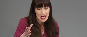 Heidi Reichinnek (Die Linke) spricht in der 213. Plenarsitzung der 20. Legislaturperiode im Deutschen Bundestag.