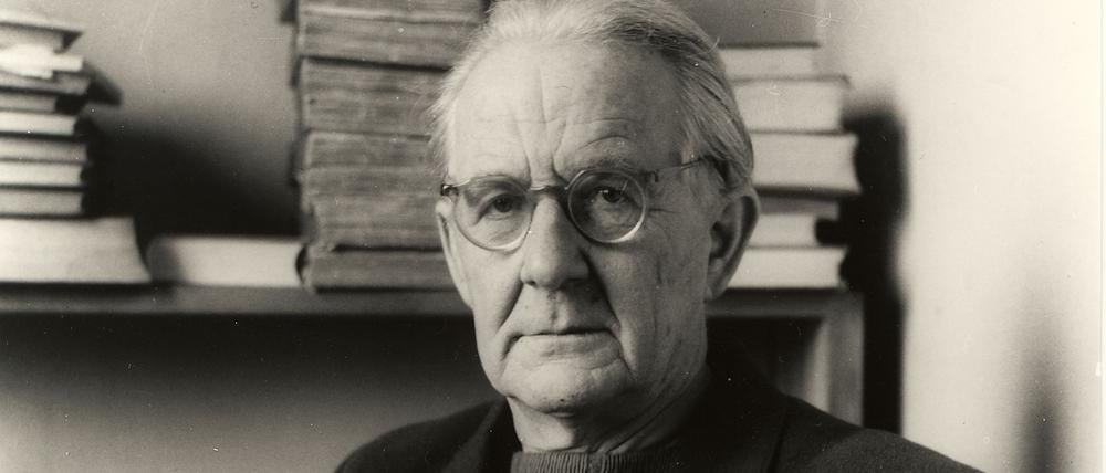 Berlin Freie Universitaet November1951 - Edwin Redslob (1884 - 1973) Kunst- und Kulturhistoriker, Mitbegruender der FU Berlin und bis 1950 Rektor der FU Berlin. Unter anderem entwarf Redslob das Wappen der FU Berlin mit dem Motto "Wahrheit, Gerechtigkeit, Freiheit".