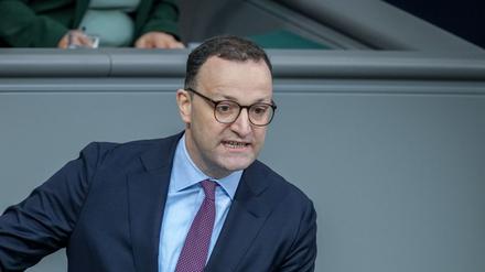 Der 44 Jahre alte Ex-Gesundheitsminister Jens Spahn ist neuer Vorsitzender der Unionsfraktion im Bundestag. Er gilt als ausgesprochen machtbewusst. In der neuen Funktion hat der Mann aus dem Münsterland eine Schlüsselrolle für einen künftigen Kanzler Merz.