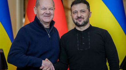 Telefonat zum Ende seiner Amtszeit: Der scheidende Bundeskanzler hat den ukrainischen Präsidenten Selenskyj angerufen. 