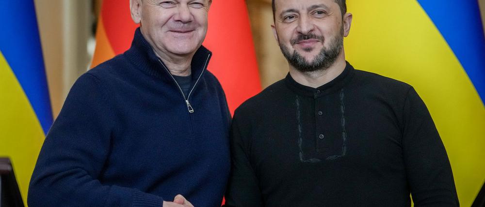 Telefonat zum Ende seiner Amtszeit: Der scheidende Bundeskanzler hat den ukrainischen Präsidenten Selenskyj angerufen. 