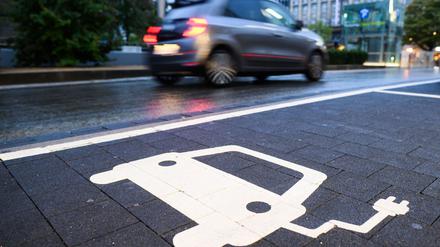 Steigende Rabatte machen Elektroautos billiger. (Archivbild)