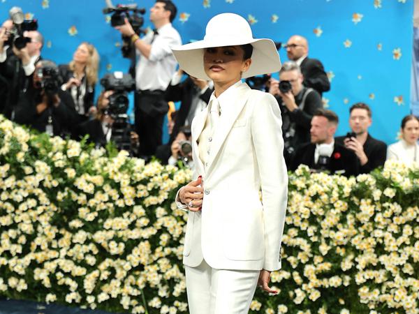 NEW YORK, NEW YORK - MAY 05: Zendaya attends the 2025 Met Gala Celebrating "Superfine: Tailoring Black Style" at Metropolitan Museum of Art on May 05, 2025 in New York City. Dia Dipasupil/Getty Images/AFP (Photo by Dia Dipasupil / GETTY IMAGES NORTH AMERICA / Getty Images via AFP)