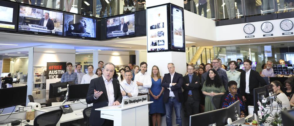 Der Chefredakteur der „Washington Post“, Matt Murray, spricht nach der Verleihung der Pulitzer-Preise in der Redaktion.