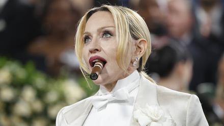 Die einen nennen es die Oscars der Modebranche, die anderen das wohl elitäre Schaulaufen der Welt: Madonna auf der Met Gala. 