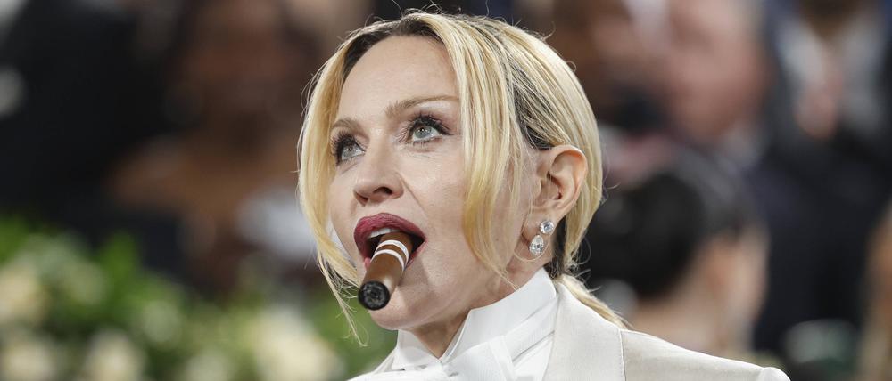 Die einen nennen es die Oscars der Modebranche, die anderen das wohl elitäre Schaulaufen der Welt: Madonna auf der Met Gala.