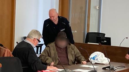 Der 74-Jährige soll seine Frau mit einem Hammer erschlagen haben.