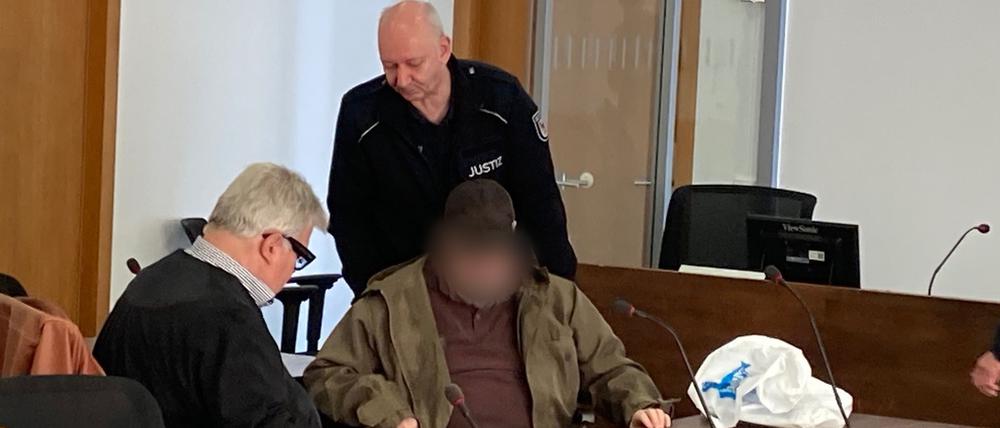 Der 74-Jährige soll seine Frau mit einem Hammer erschlagen haben.