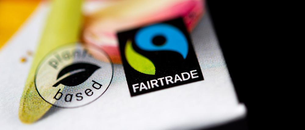 Wenn dieses Siegel auf einer Verpackung ist, soll der Inhalt fair produziert und gehandelt sein - so das Versprechen des Vereins Fairtrade.