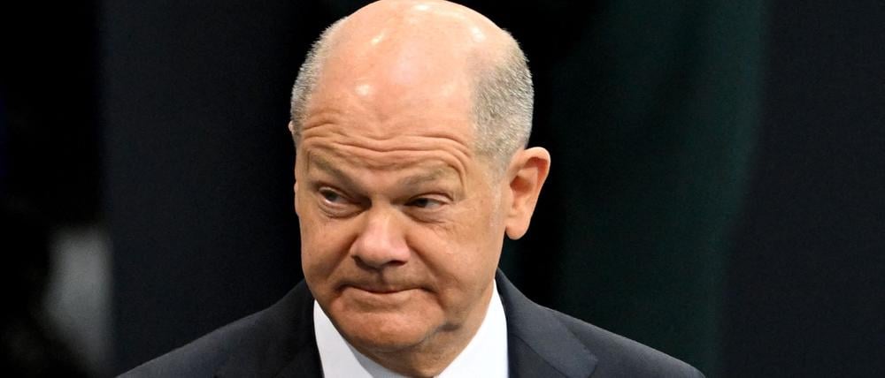 Olaf Scholz reagiert auf das Scheitern von Merz im Bundestag. 