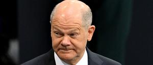 Olaf Scholz reagiert auf das Scheitern von Merz im Bundestag. 