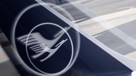 Zur Hauptversammlung der Lufthansa hagelt es Kritik der Gewerkschaften.  