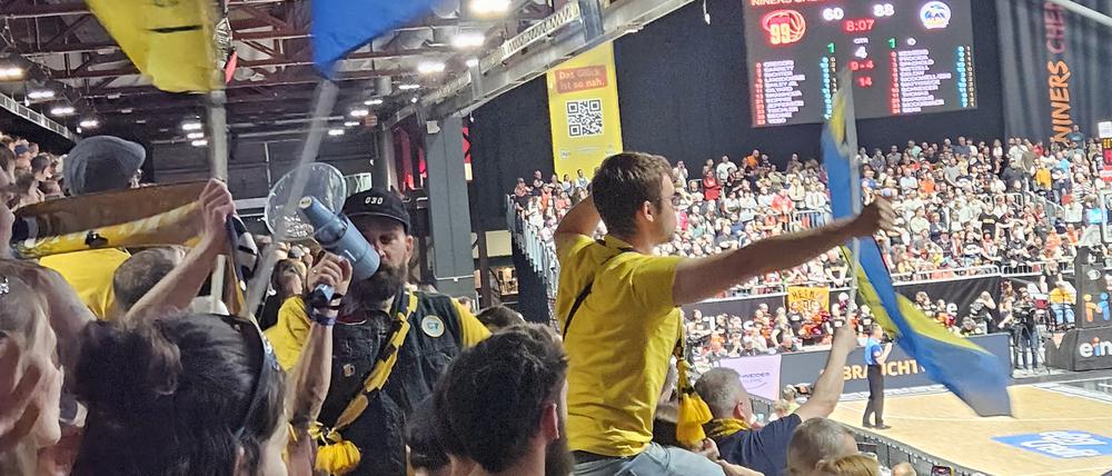 Der Alba-Block beim Auswärtsspiel in Chemnitz.