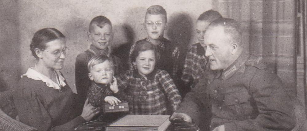 Familienalbum von Sigrid Kneist über die Aufarbeitung der NS-Geschichte ihrer Familie