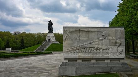 Am Sowjetischen Ehrenmal Berlin-Treptow sind zahlreiche Kranzniederlegungen geplant. (Archivfoto)