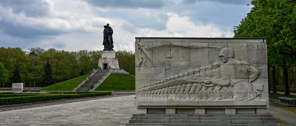 Am Sowjetischen Ehrenmal Berlin-Treptow sind zahlreiche Kranzniederlegungen geplant. (Archivfoto)