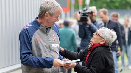 Start mit Geschenk: Friedhelm Funkel hat sein erstes Training bei seiner Rückkehr nach Köln geleitet.